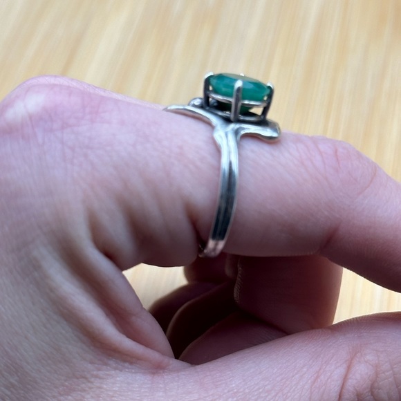 925 Sterling Silver Emerald Stone Ring - Picture 10 of 13